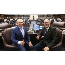 O número de deputados estaduais que buscam a reeleição é elevado no Paraná